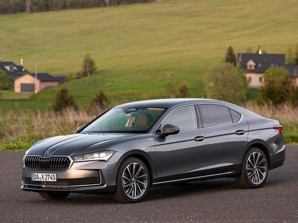 2024 Skoda Superb 2.0 TSI Crystal